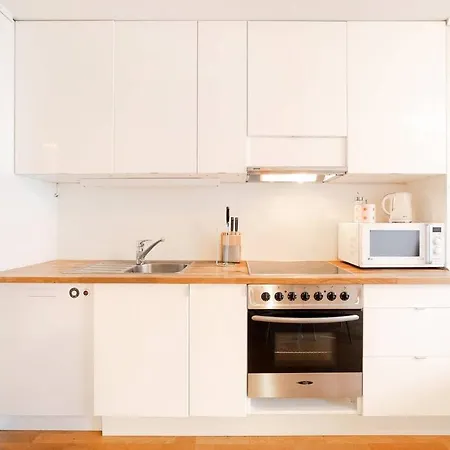 Comfy Central Apt, In Lovely Neighborhood. Nv2 *